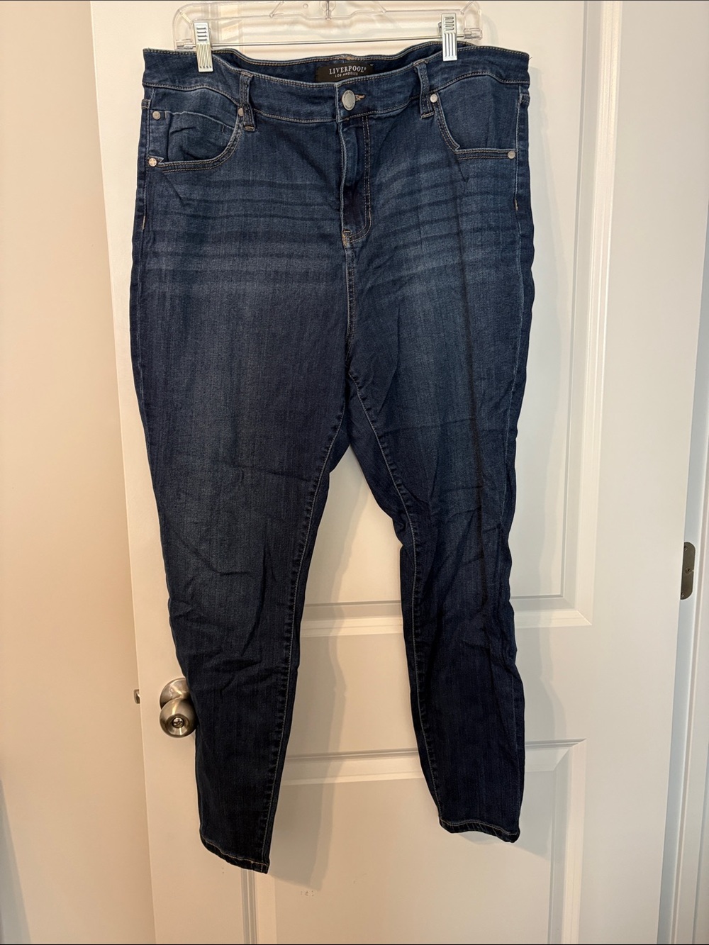 Liverpool Dark Wash Stretch Jeggings in Navy